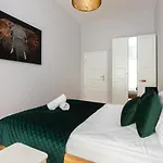 Millennium Express Apartmán *
